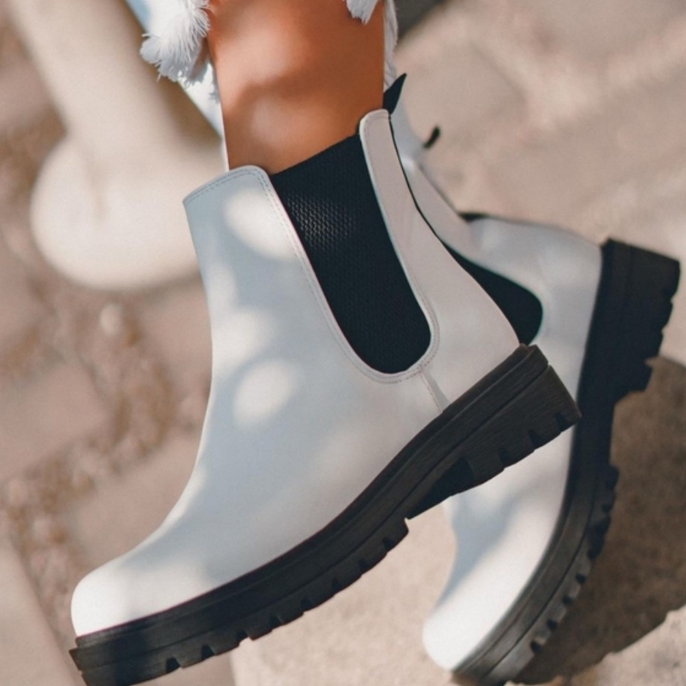 Soda white faux leather‎ combat boots -7.5